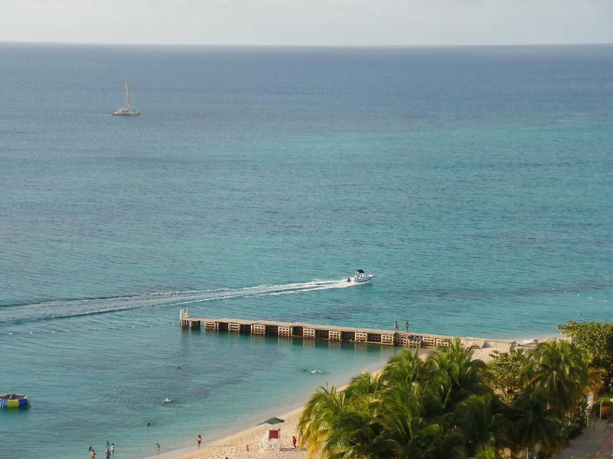 Penthouse Studio @ Montego Bay Club Resort 0*,  Giamaica